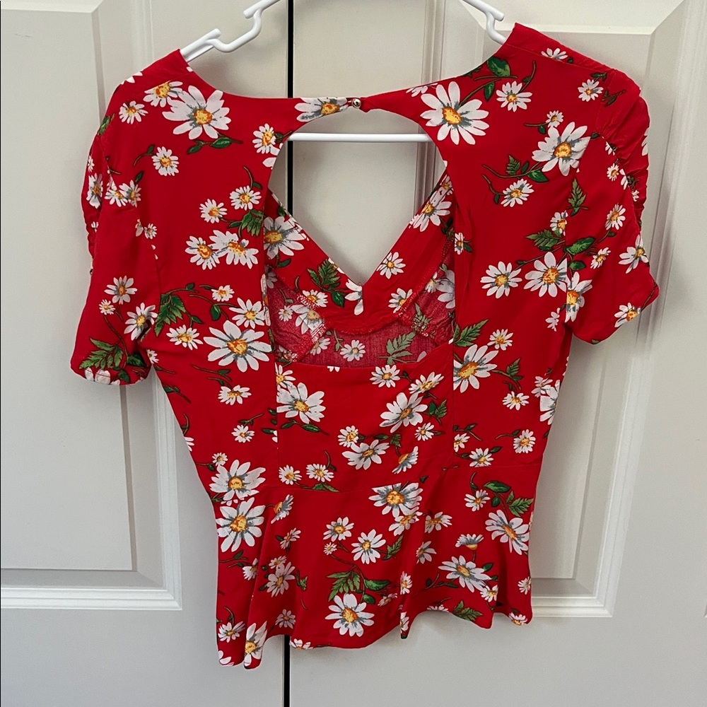🌹 Forever 21 Daisy Patterned Red Casual Top 🌹 - Picture 5 of 5